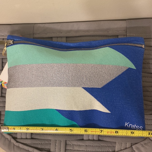 KNITSS Colorful Rain Clutch - Picture 3 of 9